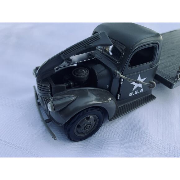 US ARMY 1941 Chevy Flatbed Truck 1/32 Hickam Air Field - Picture 3 of 7